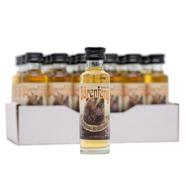 Bestmet Honiglikör Bärenfang – 20-ml-Miniflasche vor dem offenen 24er-Pack © BestMet